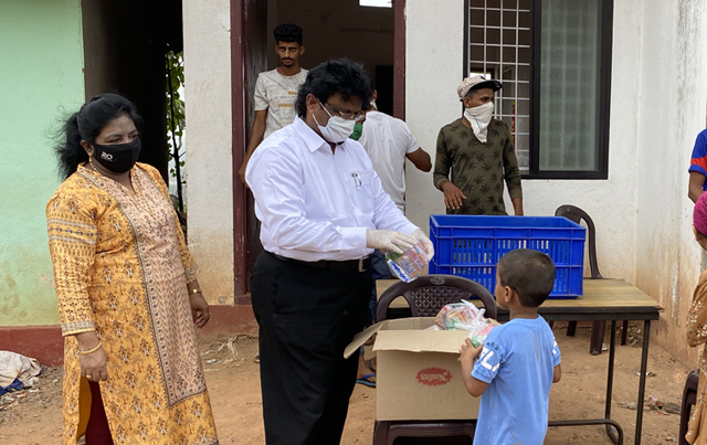 Grace Ministry distributes grocery items to the poor and needy in Mangalore who are facing issues in managing food items due to National COVID 19 lockdown. 